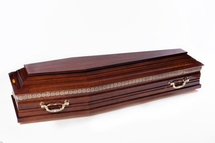 Гроб шестигранный деревянный лакированный орех